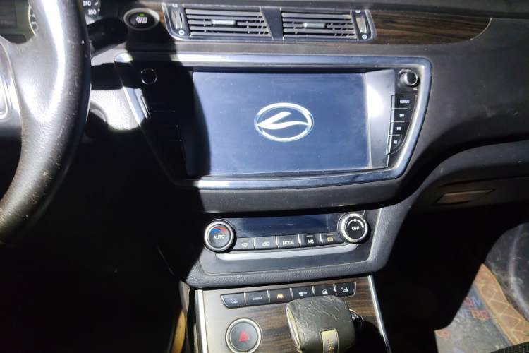 Used Land X7 2015 2.0T Panoramic Prestige Edition Audio And AC Panel