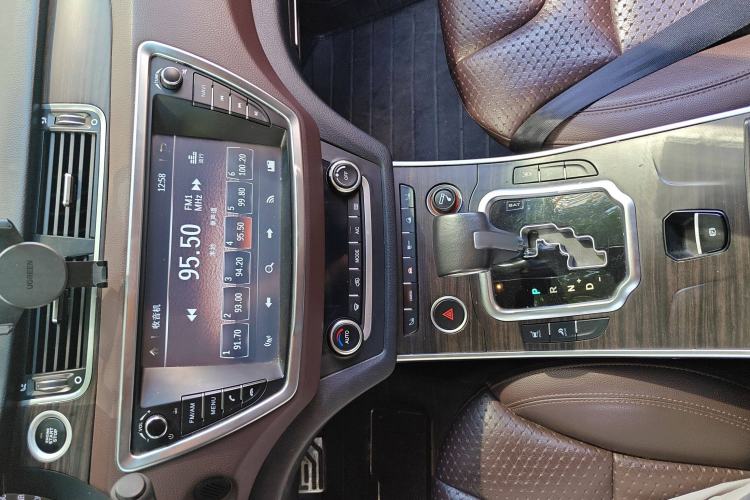 Used Land X7 2015 2.0T Panoramic Prestige Edition Audio And AC Panel
