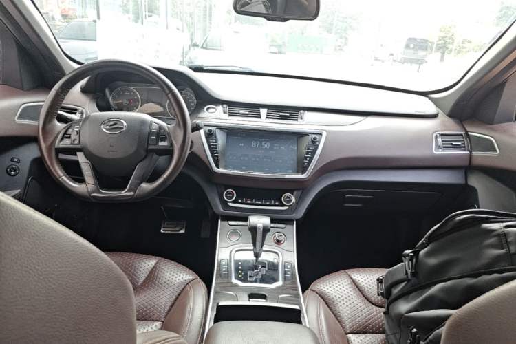 Used Land X7 2015 2.0T Panoramic Prestige Edition Center Console