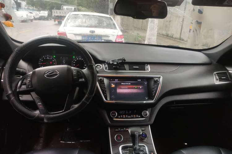 Used Land X7 2015 2.0T Panoramic Prestige Edition Center Console