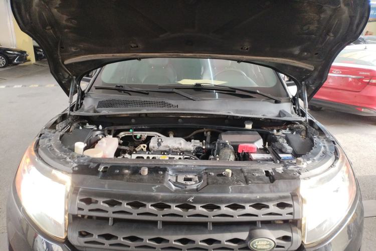Used Land X7 2015 2.0T Panoramic Prestige Edition Engine Bay