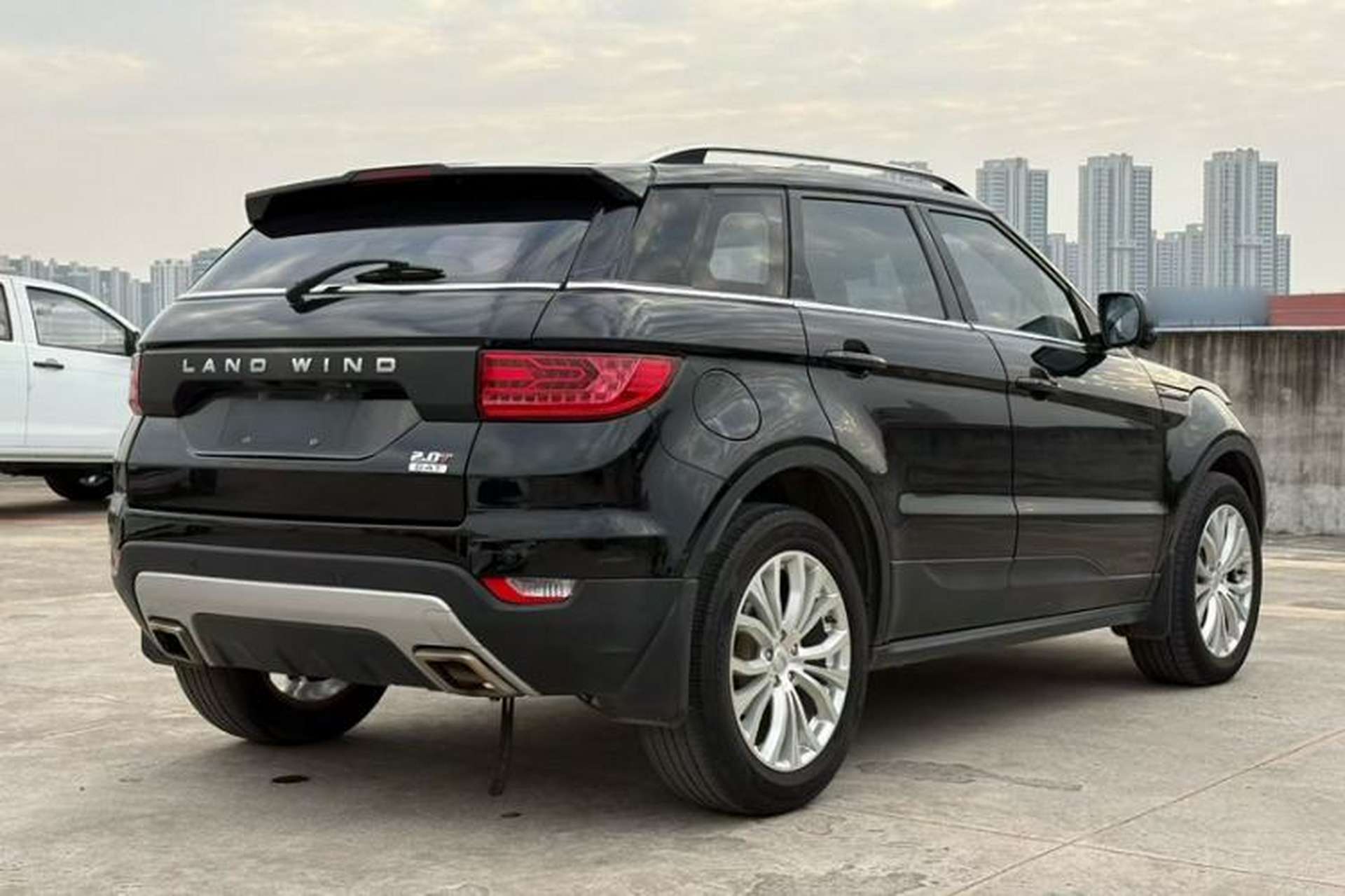 Used Land X7 2015 2.0T Panoramic Prestige Edition Exterior 3