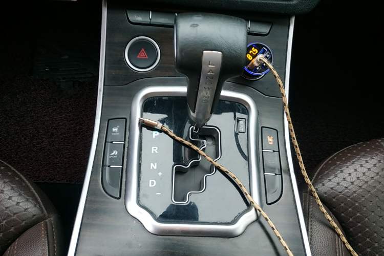 Used Land X7 2015 2.0T Panoramic Prestige Edition Gear Lever