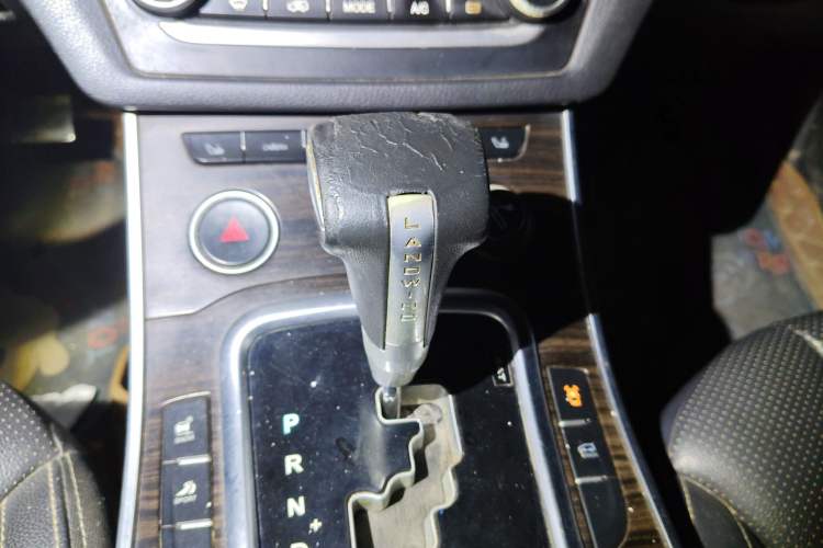 Used Land X7 2015 2.0T Panoramic Prestige Edition Gear Lever