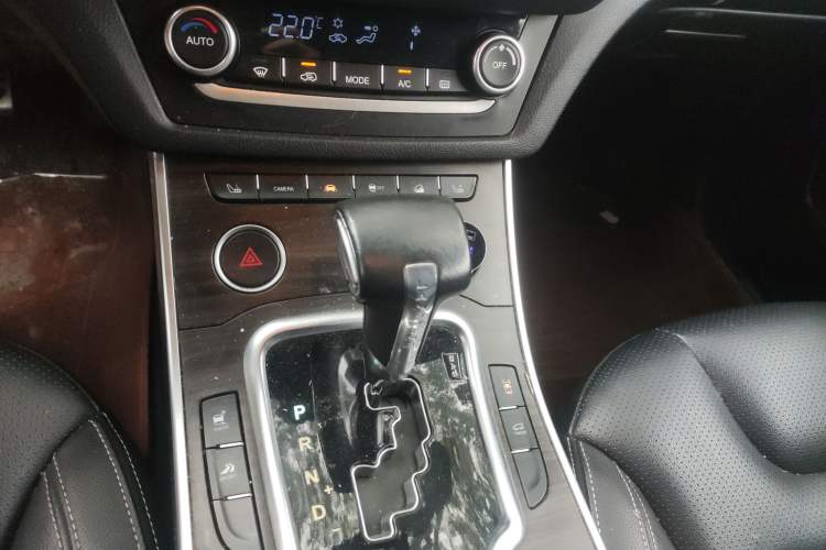Used Land X7 2015 2.0T Panoramic Prestige Edition Gear Lever