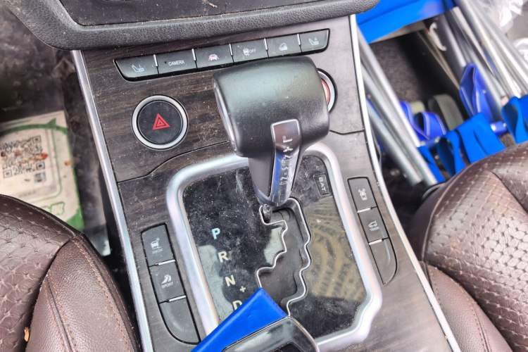 Used Land X7 2015 2.0T Panoramic Prestige Edition Gear Lever