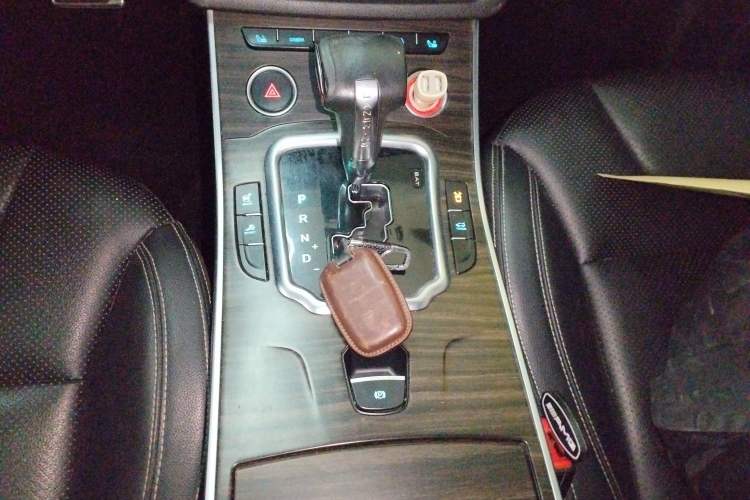 Used Land X7 2015 2.0T Panoramic Prestige Edition Gear Lever