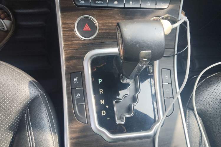 Used Land X7 2015 2.0T Panoramic Prestige Edition Gear Lever