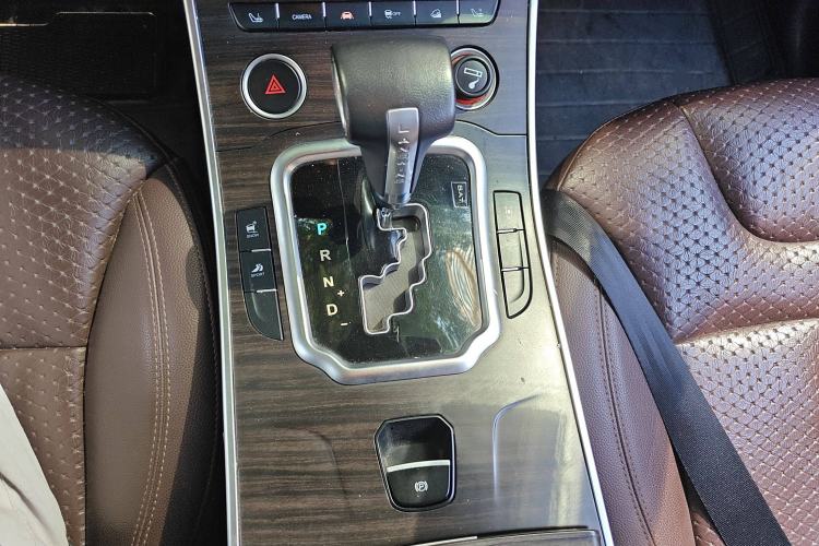 Used Land X7 2015 2.0T Panoramic Prestige Edition Gear Lever