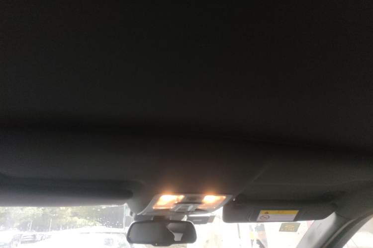 Used Land X7 2015 2.0T Panoramic Prestige Edition Headliner