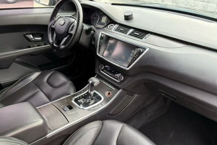 Used Land X7 2015 2.0T Panoramic Prestige Edition Interior 2