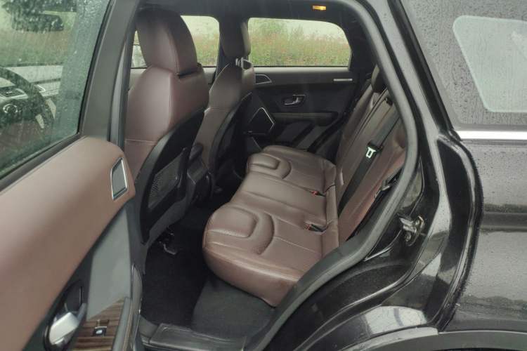 Used Land X7 2015 2.0T Panoramic Prestige Edition Interior 4
