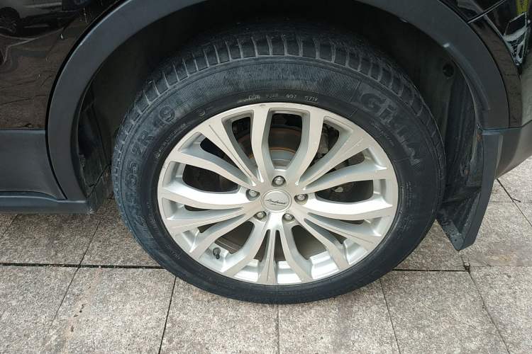 Used Land X7 2015 2.0T Panoramic Prestige Edition Left Rear Wheel Hub
