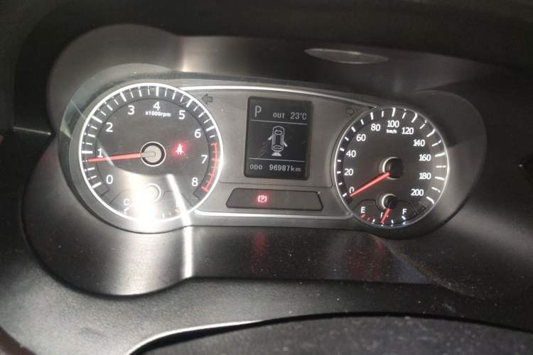Used Land X7 2015 2.0T Panoramic Prestige Edition Odometer Close Up