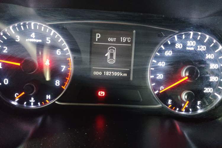 Used Land X7 2015 2.0T Panoramic Prestige Edition Odometer Close Up