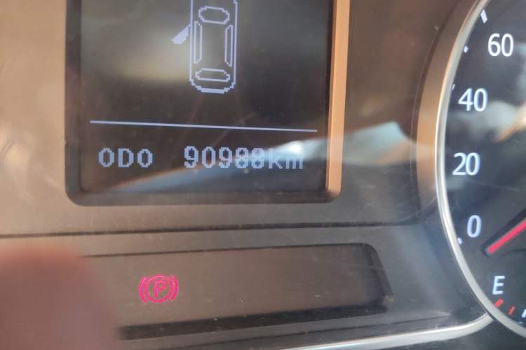 Used Land X7 2015 2.0T Panoramic Prestige Edition Odometer Close Up
