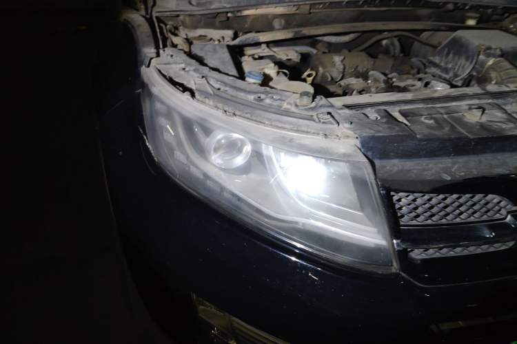 Used Land X7 2015 2.0T Panoramic Prestige Edition Right Front Headlight