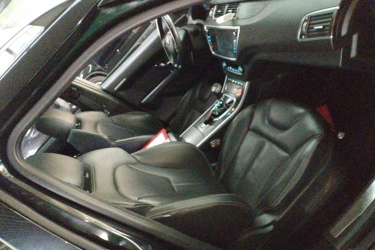 Used Land X7 2015 2.0T Panoramic Prestige Edition Right Front Seat