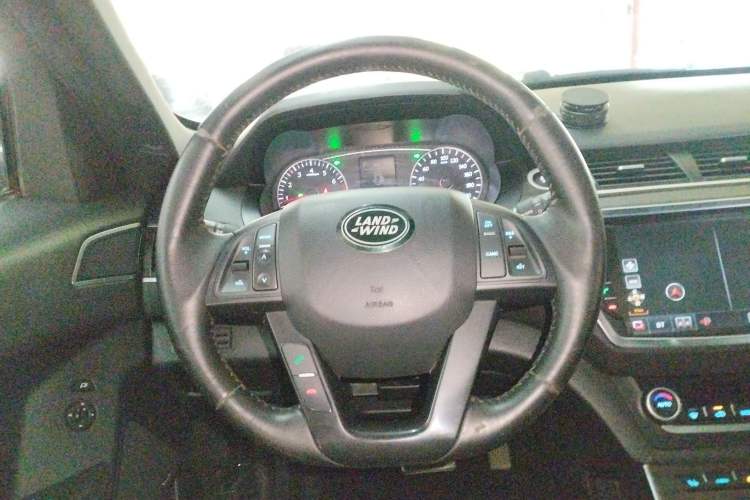 Used Land X7 2015 2.0T Panoramic Prestige Edition Steering Wheel
