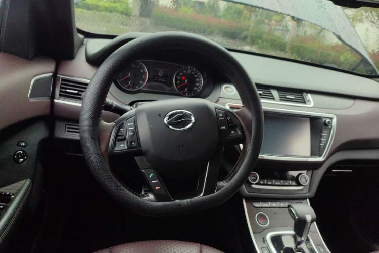 Used Land X7 2015 2.0T Panoramic Prestige Edition Steering Wheel