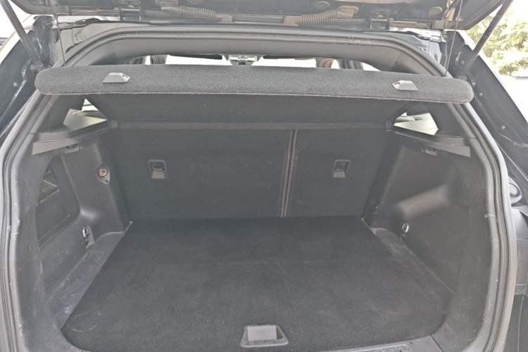 Used Land X7 2015 2.0T Panoramic Prestige Edition Trunk