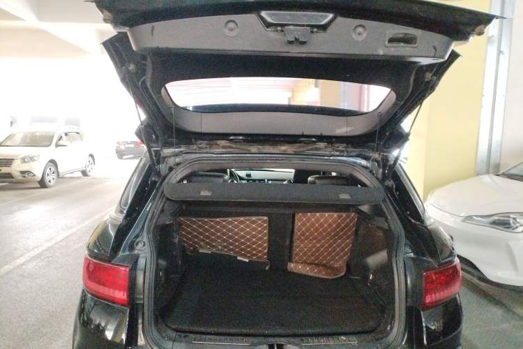 Used Land X7 2015 2.0T Panoramic Prestige Edition Trunk