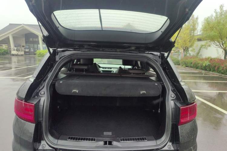 Used Land X7 2015 2.0T Panoramic Prestige Edition Trunk