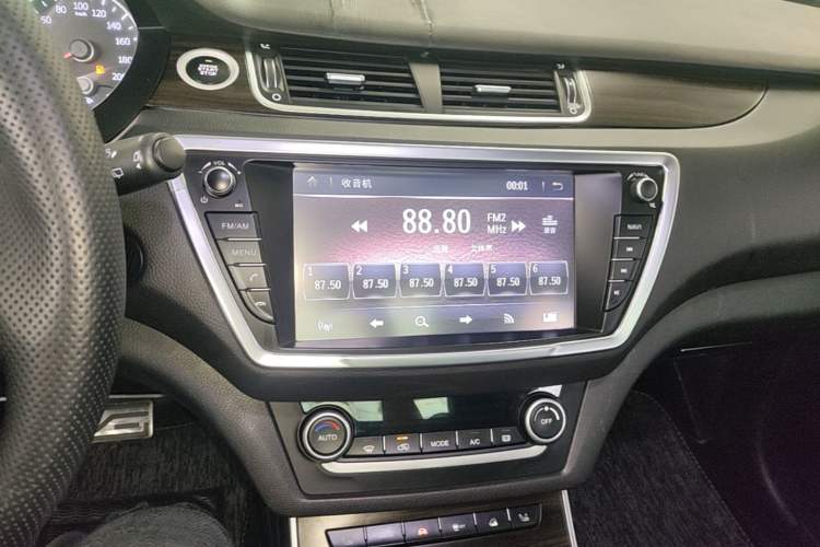 Used Land X7 2015 2.0T Panoramic Prestige Edition Audio And AC Panel