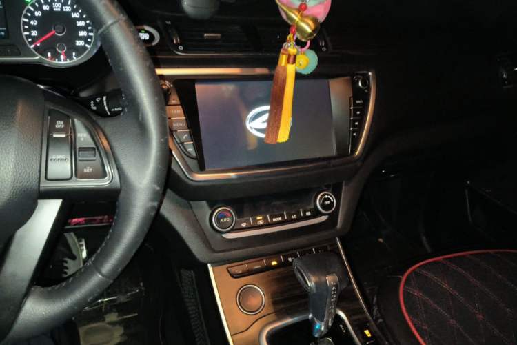 Used Land X7 2015 2.0T Panoramic Prestige Edition Audio And AC Panel