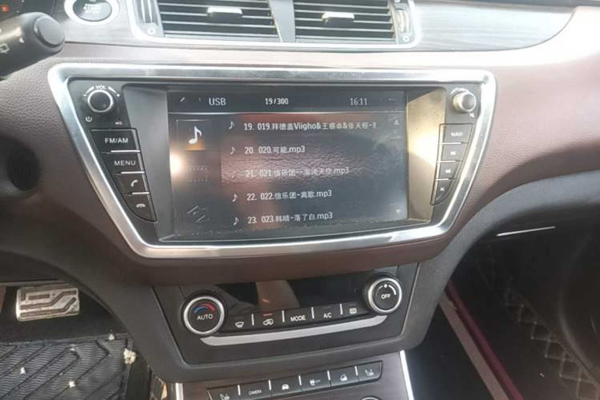 Used Land X7 2015 2.0T Panoramic Prestige Edition Audio And AC Panel