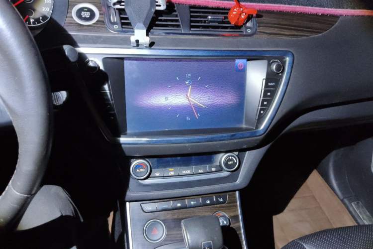 Used Land X7 2015 2.0T Panoramic Flagship Edition Audio And AC Panel