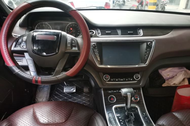 Used Land X7 2015 2.0T Panoramic Prestige Edition Center Console