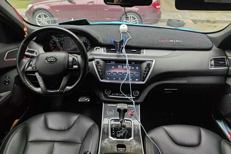 Used Land X7 2015 2.0T Panoramic Prestige Edition Center Console