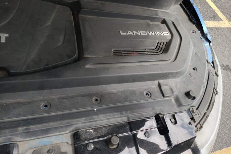 Used Land X7 2015 2.0T Panoramic Flagship Edition Engine Bay Left