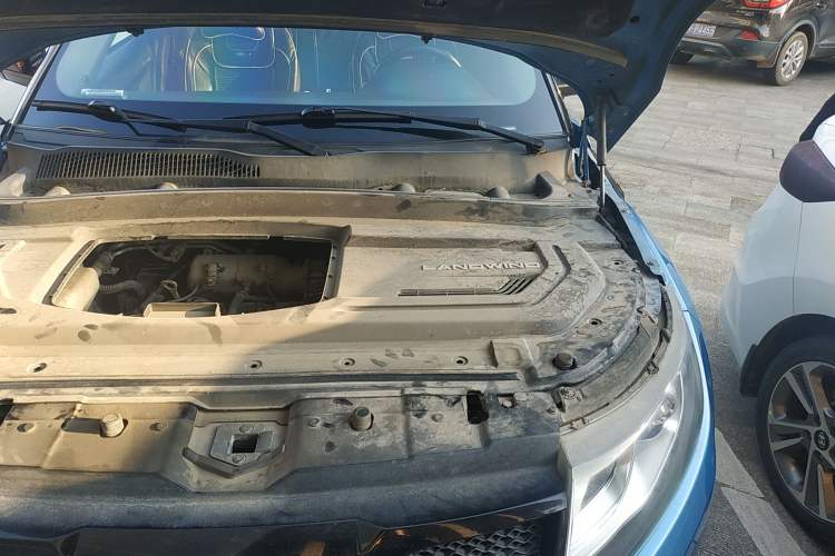 Used Land X7 2015 2.0T Panoramic Luxury Edition Engine Bay Left