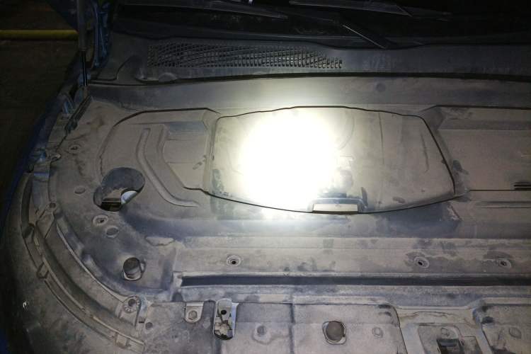 Used Land X7 2015 2.0T Panoramic Luxury Edition Engine Bay Right