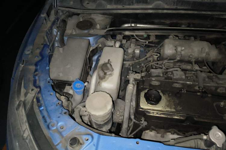 Used Land X7 2015 2.0T Panoramic Prestige Edition Engine Bay Right