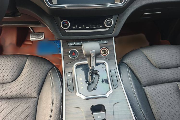 Used Land X7 2015 2.0T Panoramic Prestige Edition Gear Lever