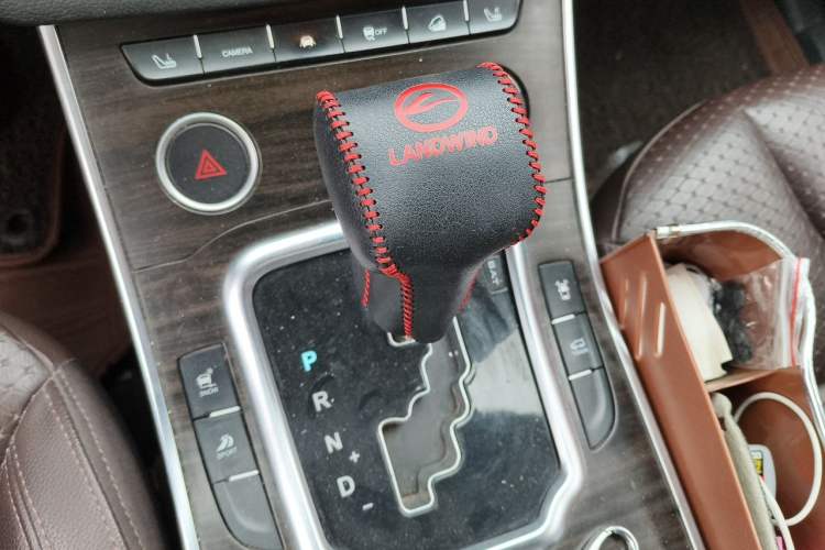 Used Land X7 2015 2.0T Panoramic Prestige Edition Gear Lever