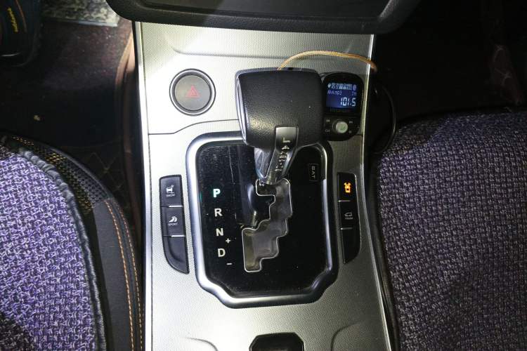 Used Land X7 2015 2.0T Panoramic Luxury Edition Gear Lever