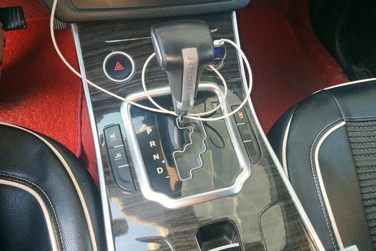 Used Land X7 2015 2.0T Panoramic Luxury Edition Gear Lever
