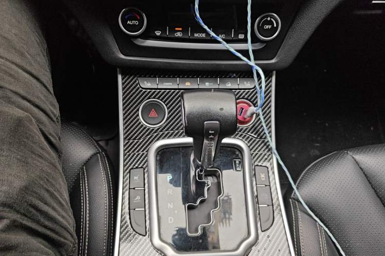 Used Land X7 2015 2.0T Panoramic Prestige Edition Gear Lever