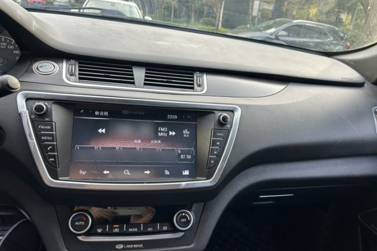 Used Land X7 2015 2.0T Panoramic Prestige Edition Interior 1
