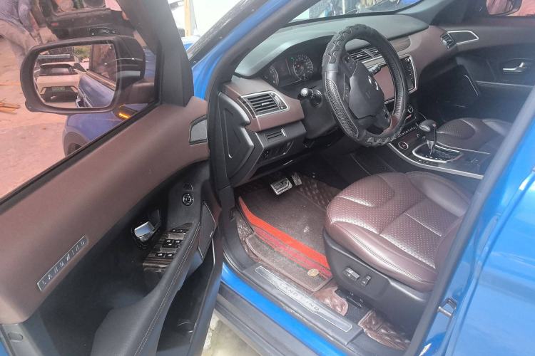 Used Land X7 2015 2.0T Panoramic Prestige Edition Interior 2