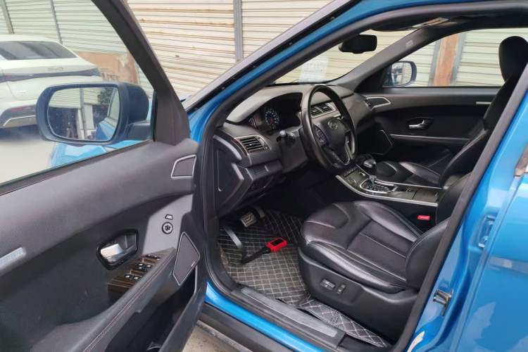 Used Land X7 2015 2.0T Panoramic Flagship Edition Interior 2