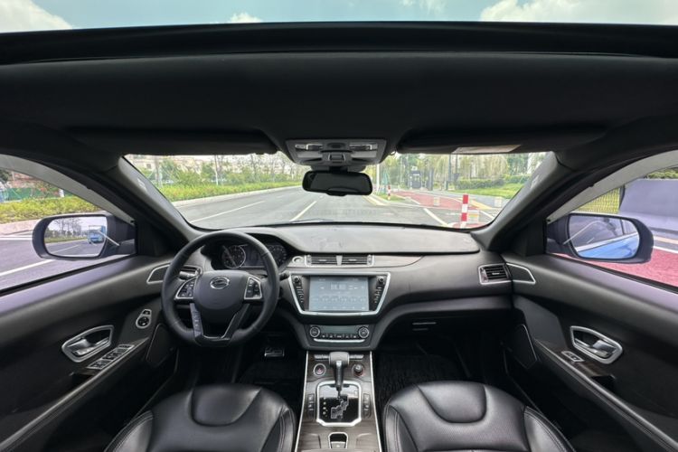 Used Land X7 2015 2.0T Panoramic Prestige Edition Interior 2