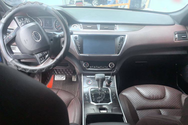 Used Land X7 2015 2.0T Panoramic Prestige Edition Interior 3