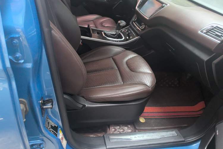 Used Land X7 2015 2.0T Panoramic Prestige Edition Interior 4