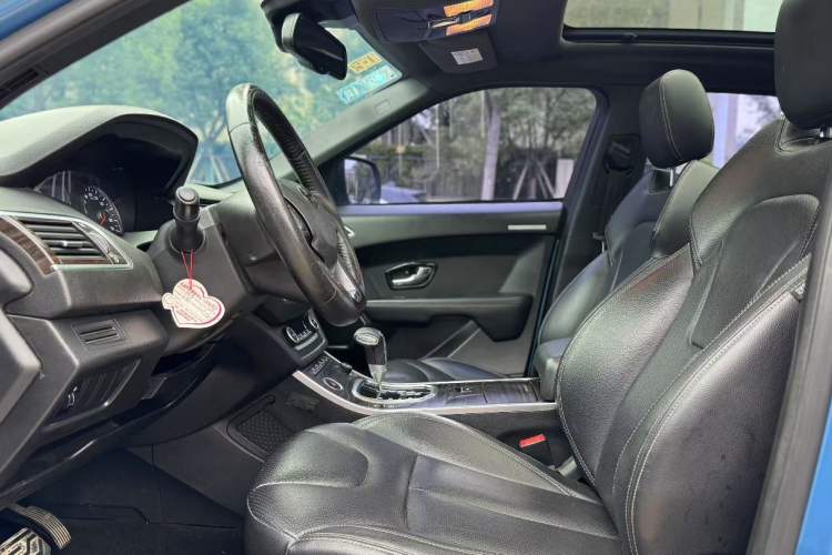 Used Land X7 2015 2.0T Panoramic Prestige Edition Interior 4