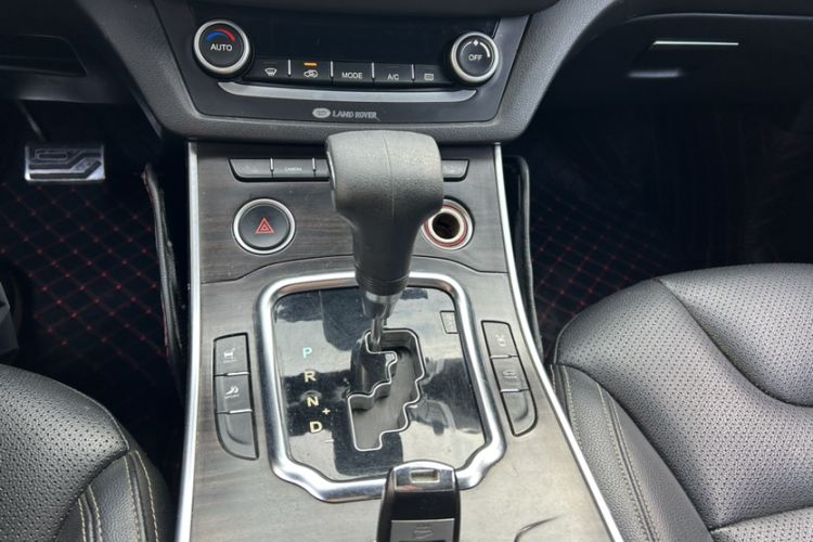 Used Land X7 2015 2.0T Panoramic Prestige Edition Interior 4